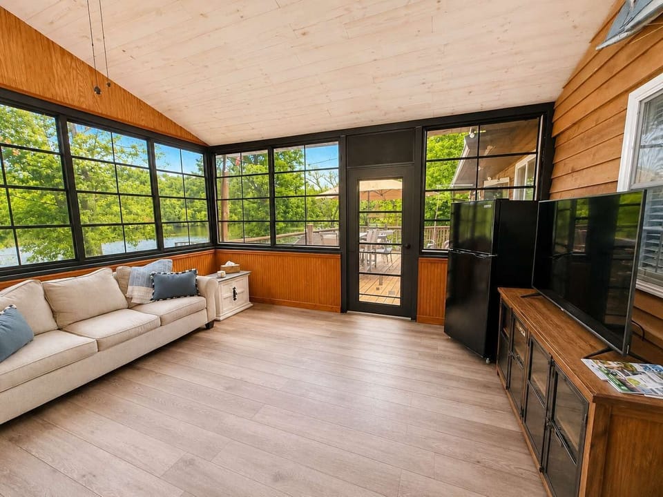 House, Multiple Beds (Stillwater on Doe) | Living area