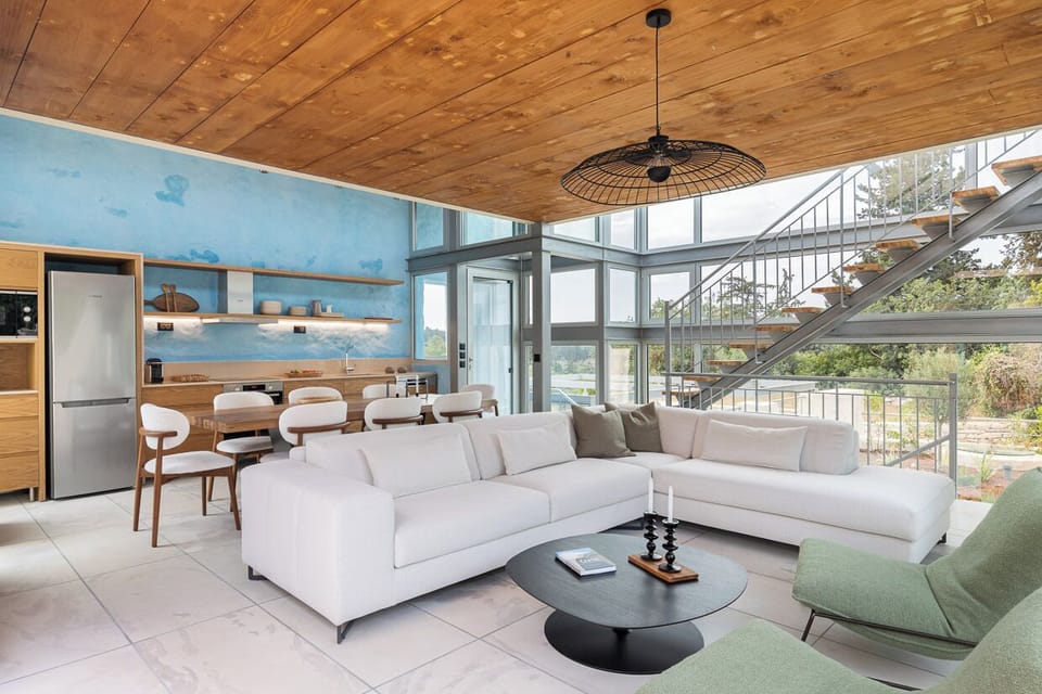 Family House, 4 Bedrooms | Living area | 50-inch Smart TV with digital channels, Netflix, streaming services
