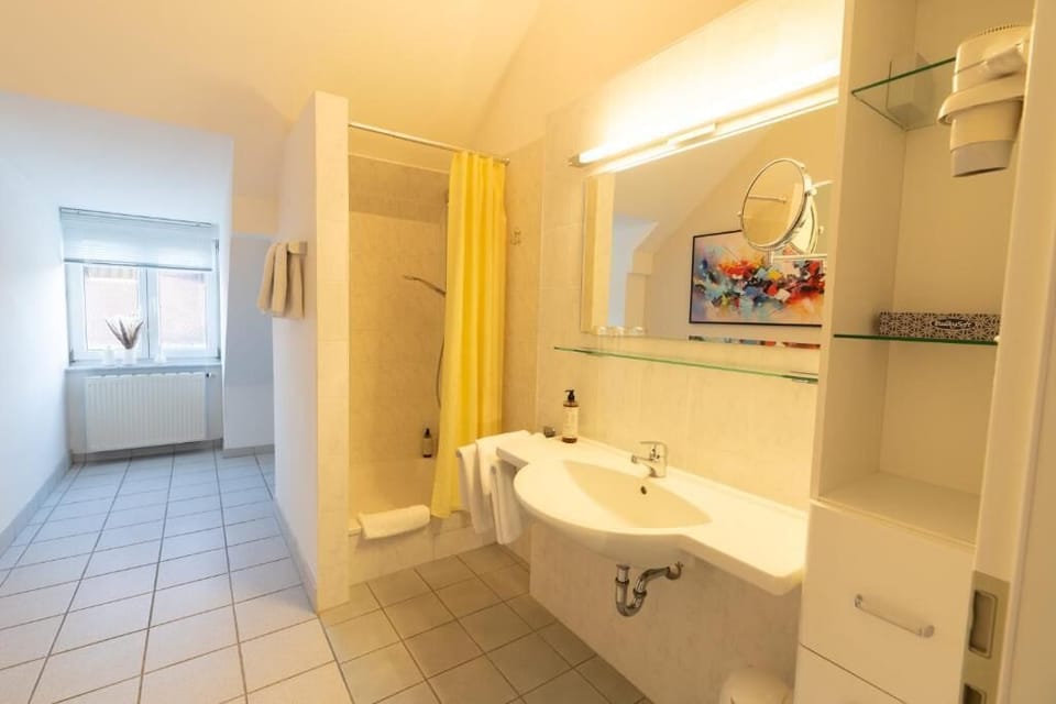 Family Suite, City View | Bathroom | Hair dryer, towels, soap, shampoo