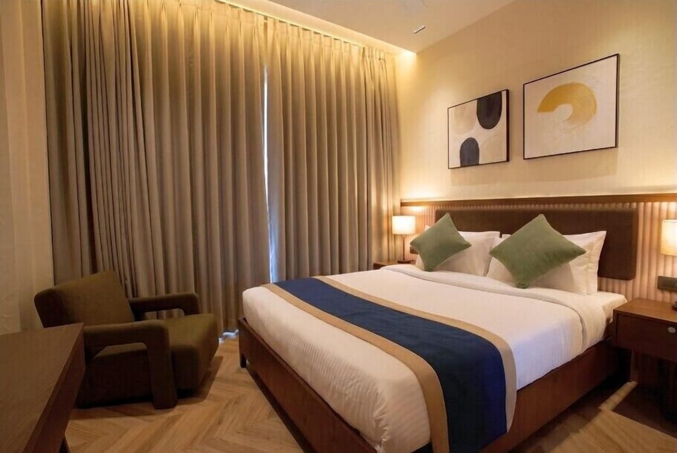 Superior Double Room, Balcony | Frette Italian sheets, premium bedding, in-room safe, desk