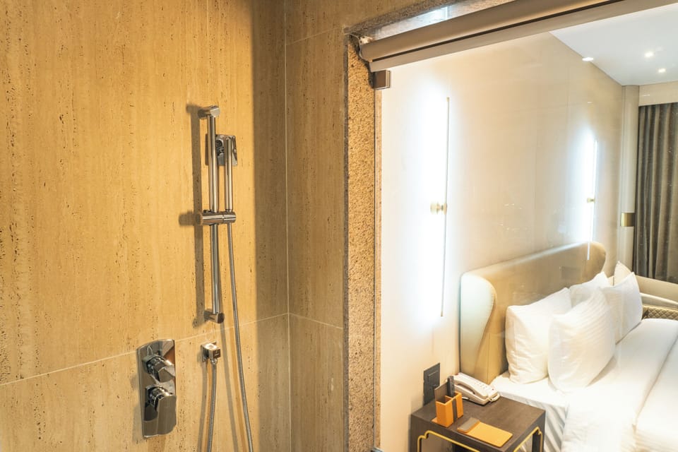 Premium Room, Pool View | Bathroom | Slippers, towels, soap, shampoo