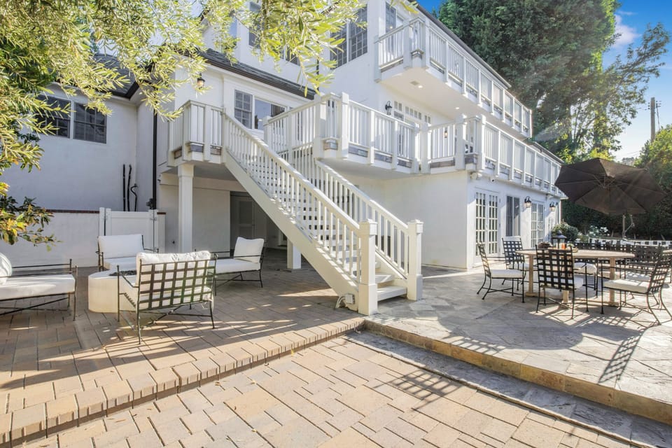 Apartment (6 Bedrooms) | Exterior