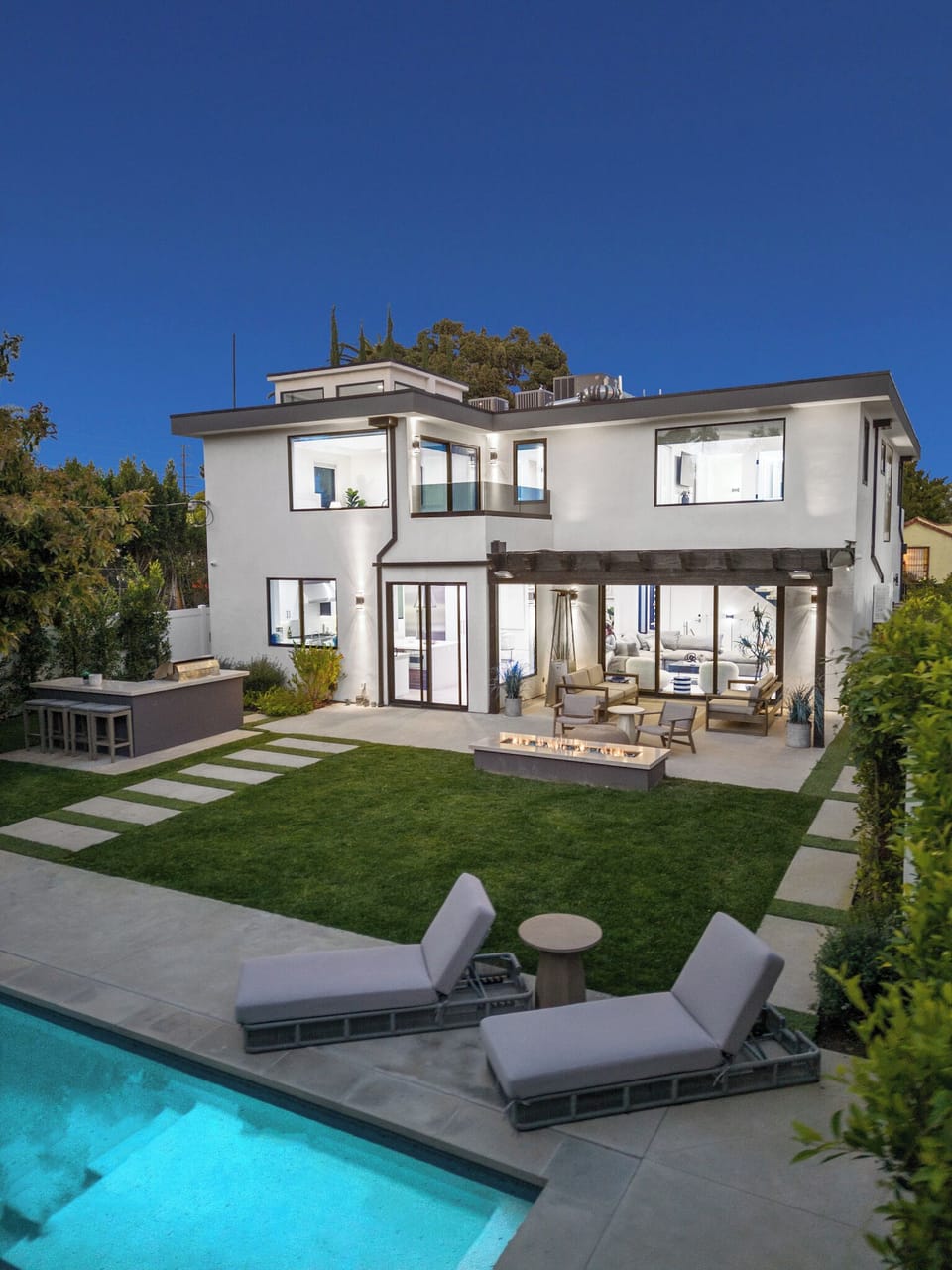 Villa (6 Bedrooms) | Exterior