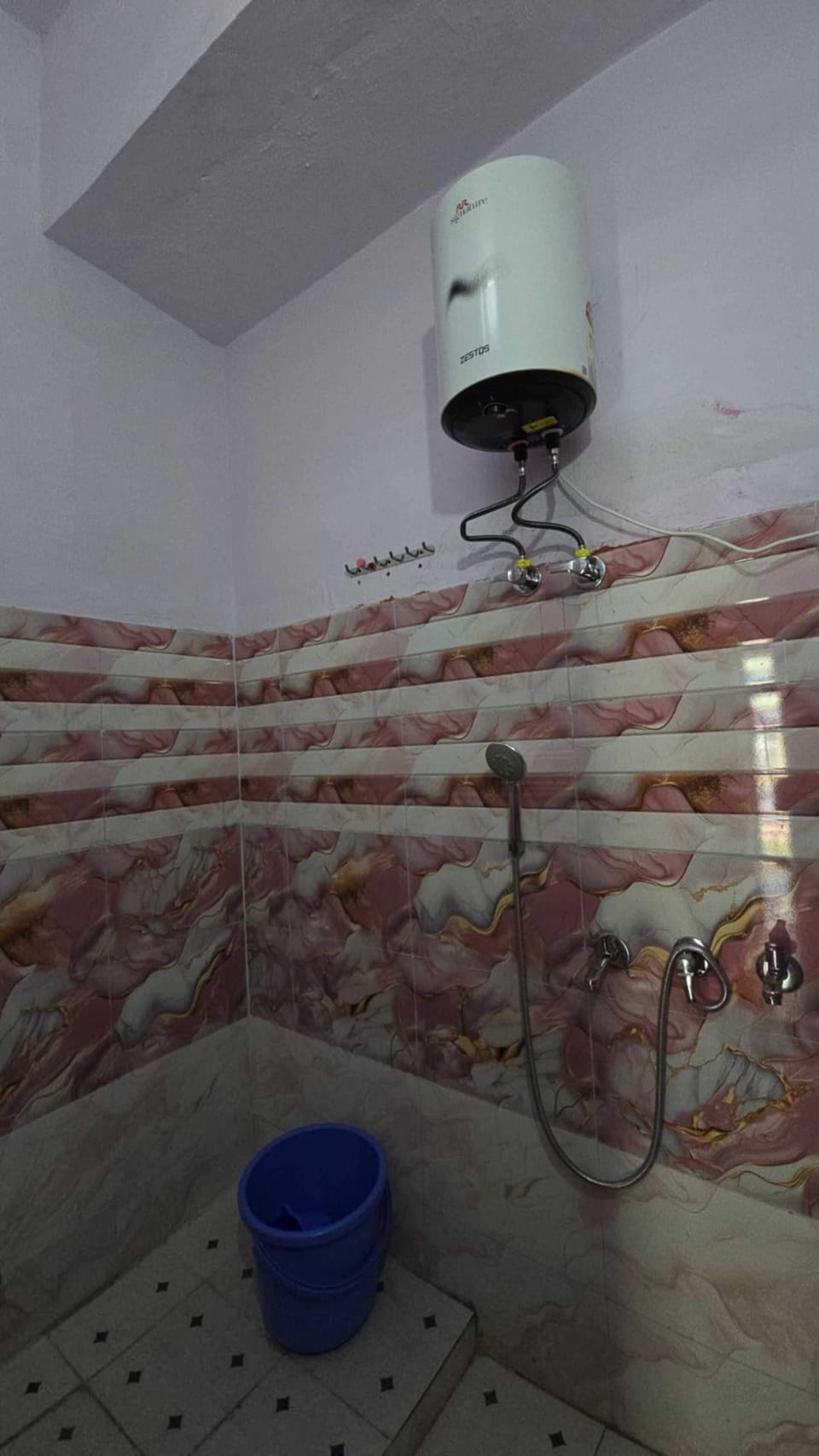 Triple Room | Bathroom | Shower, soap, shampoo