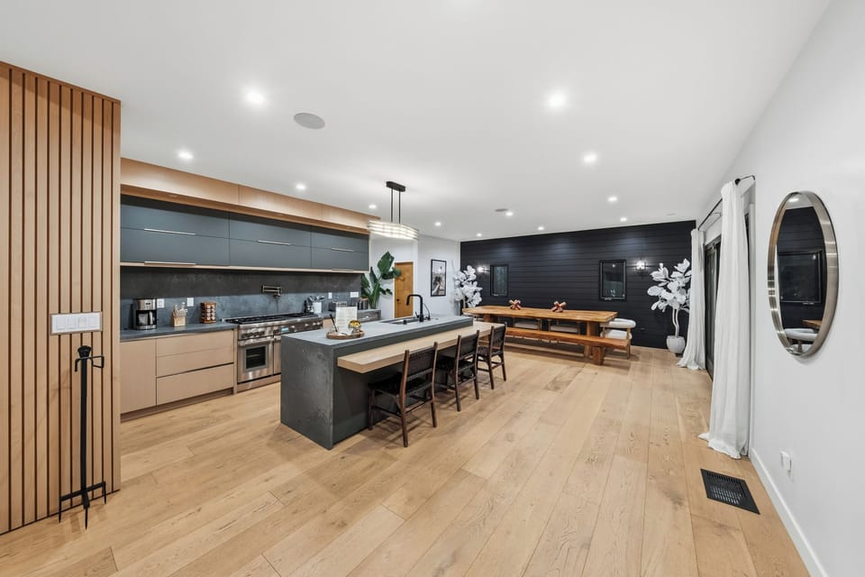 Apartment (3 Bedrooms) | Private kitchen | Microwave, oven, stovetop, dishwasher