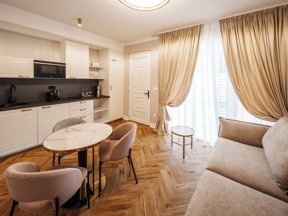 One-Bedroom Suite | Living area | Flat-screen TV