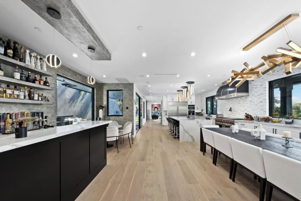 Apartment (Multiple Bedrooms) | Dining room