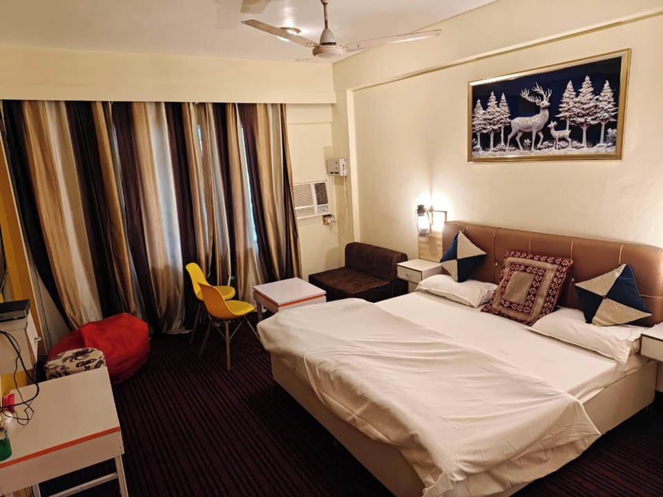 Deluxe Double Room, City View | Desk, free WiFi