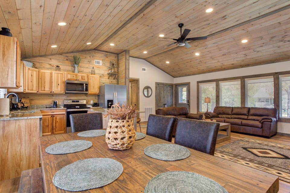 House, Multiple Beds (Destination Dolly) | Interior