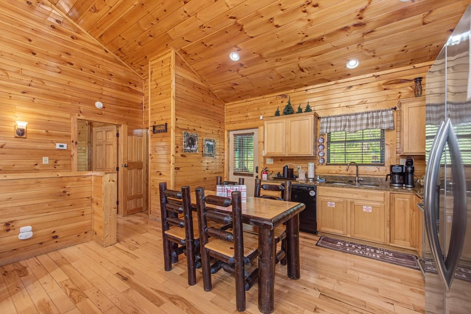 House, Multiple Beds (I Love View Too) | Private kitchen | Oven