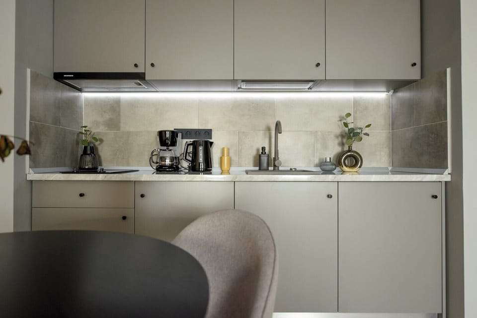 Premium Apartment, 1 Double Bed, Non Smoking | Private kitchen | Mini-fridge, microwave, stovetop, cookware/dishes/utensils