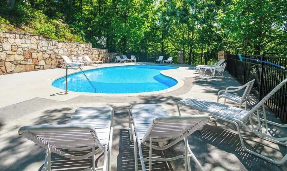 House, Multiple Beds (Dancing Bear Lodge) | Pool