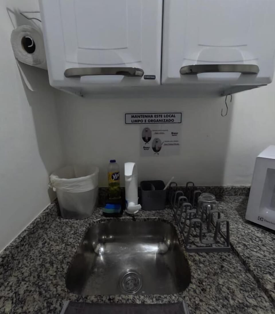 Single Room, Non Smoking | Private kitchen | Fridge, microwave, cleaning supplies, paper towels