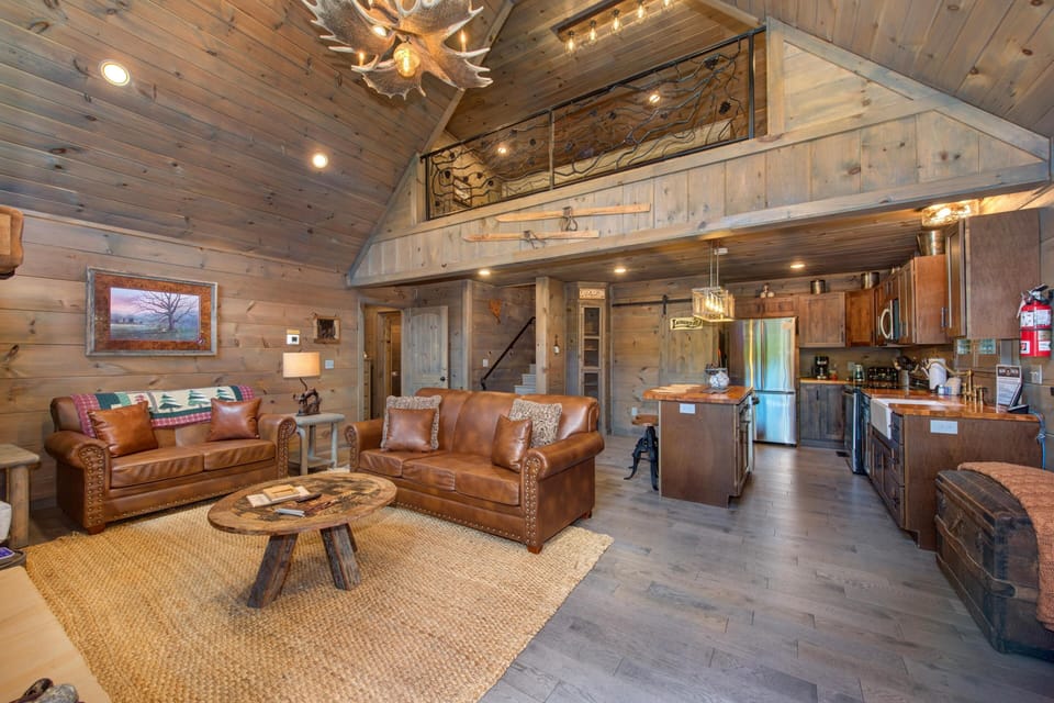 House, 1 King Bed with Sofa bed (The Aspen Cabin) | Living area