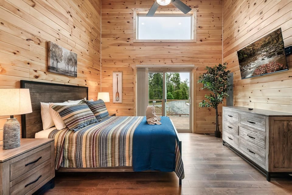 Hummingbird Splash House in Sevier County
