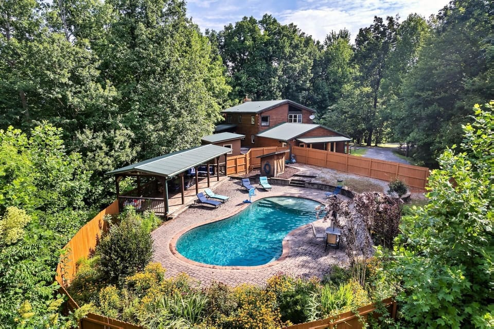 House, Multiple Beds (Eagles Perch Pool Cabin) | Pool