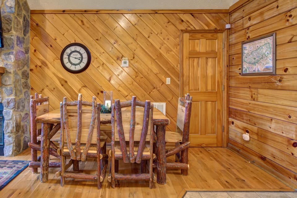 House, Multiple Beds (Playin Hookie) | Dining