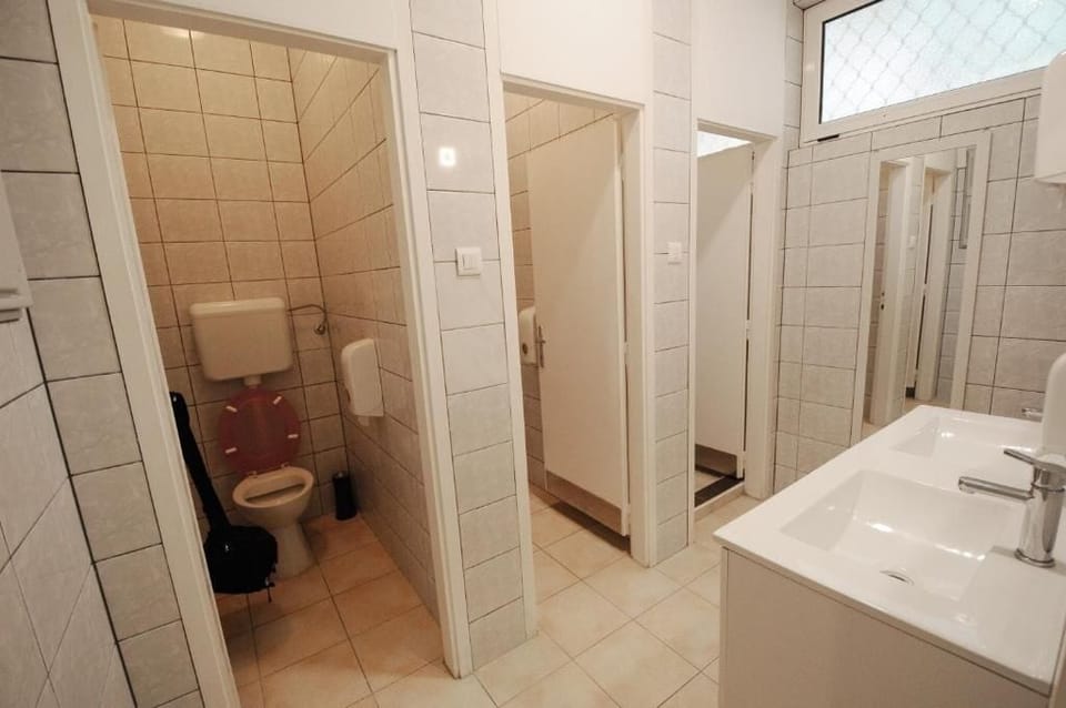 Shared Dormitory | Bathroom