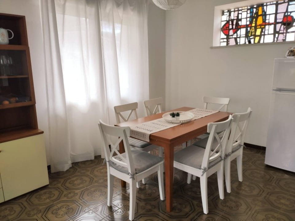 Apartment, 3 Bedrooms, Patio, Garden View | Dining room