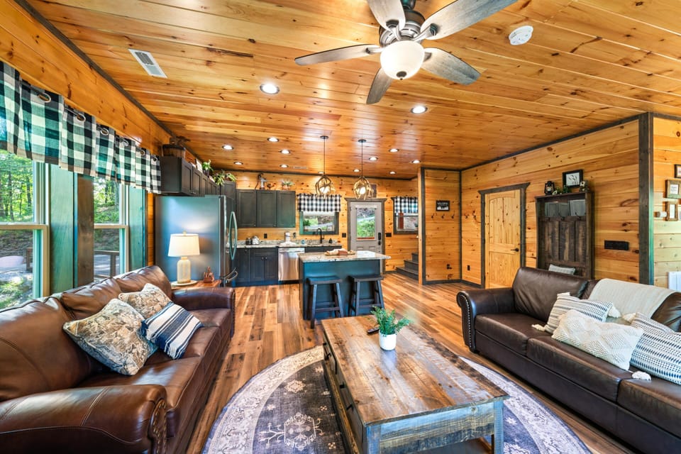 House, Multiple Beds (Treetop Tranquility) | Living area