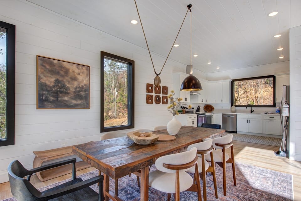 House, Multiple Beds (Nobby Duck Hollow) | Dining