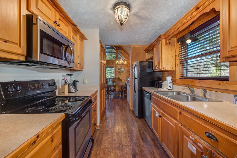 House, Multiple Beds (A Grand Getaway) | Private kitchen