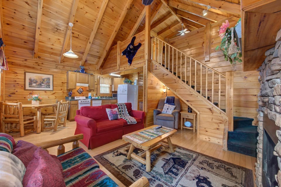 House, Multiple Beds (Bearcation) | Living area