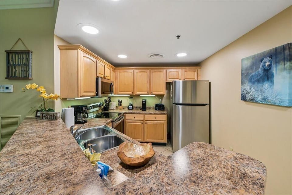 Condo, Multiple Beds (Baskins Creek 104) | Private kitchen