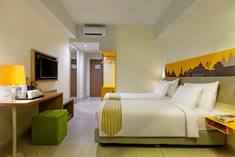 Deluxe Room | Minibar, in-room safe, desk, free WiFi