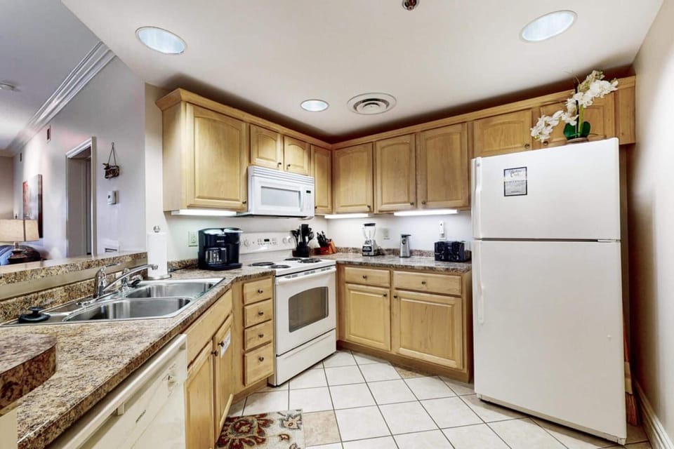 Condo, Multiple Beds (Baskins Creek 203) | Private kitchen