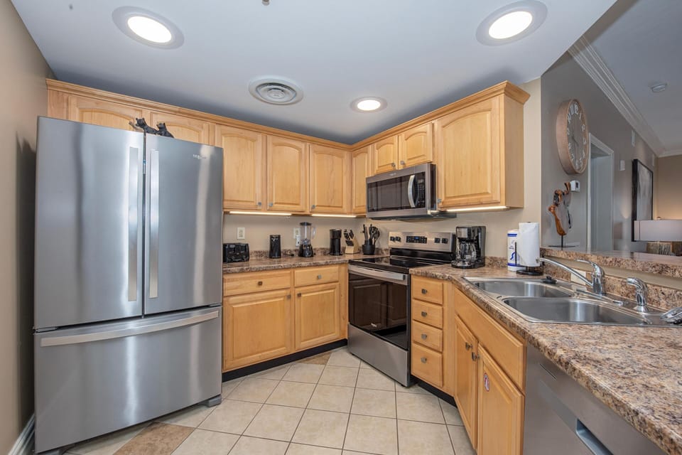 Condo, Multiple Beds (Baskins Creek 305) | Private kitchen | Oven, cookware/dishes/utensils