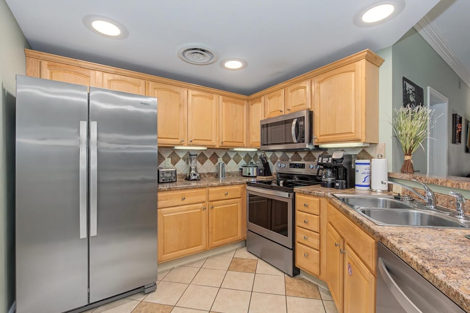 Condo, Multiple Beds (Baskins Creek 310) | Private kitchen