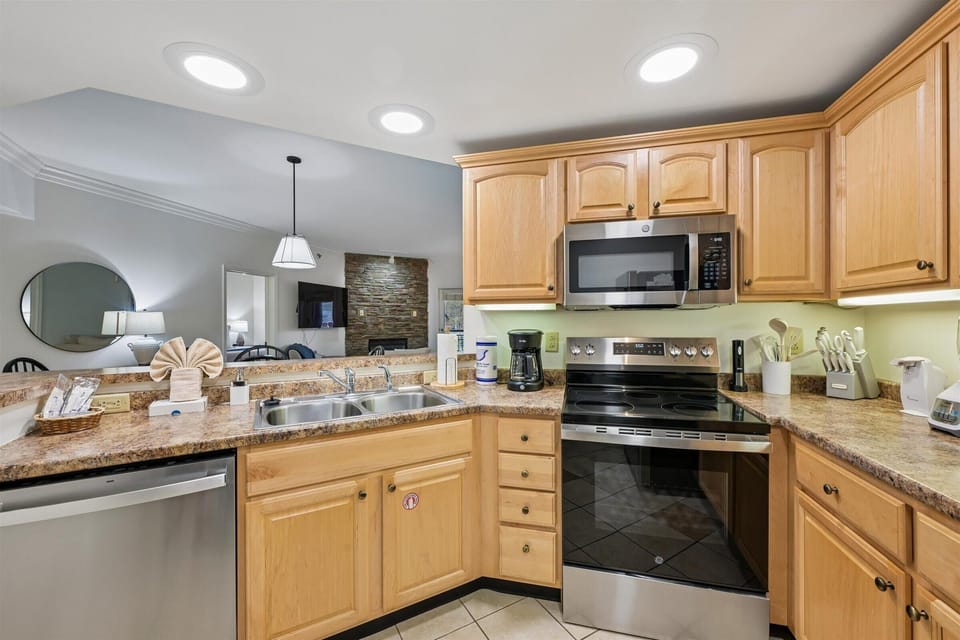 Condo, Multiple Beds (Baskins Creek 404) | Private kitchen | Oven, toaster, cookware/dishes/utensils