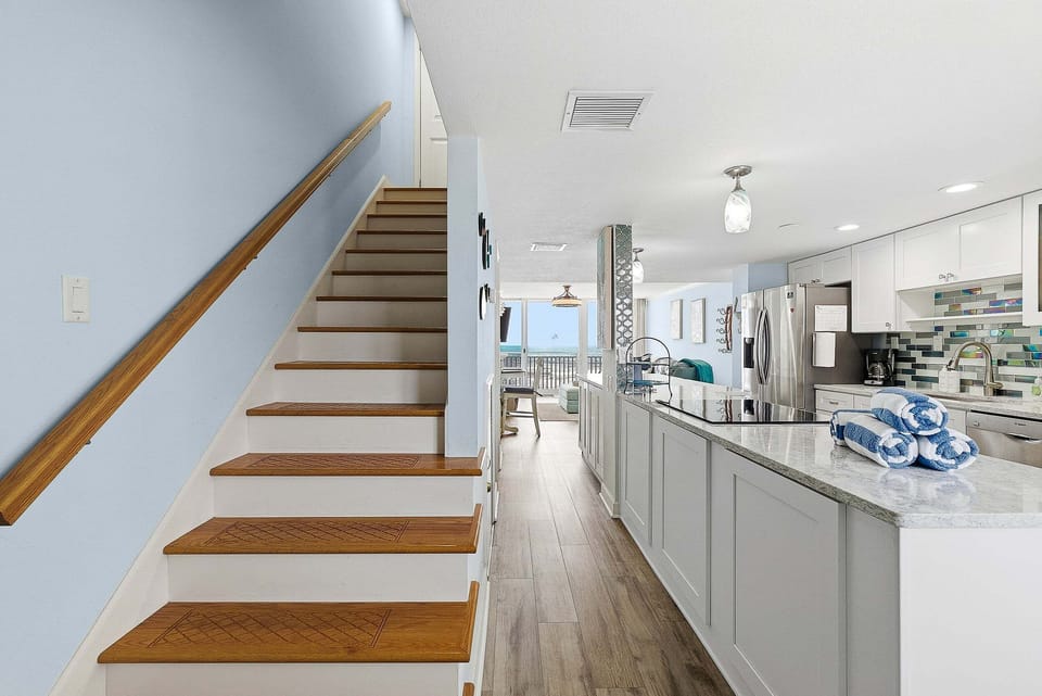 Condo, Multiple Beds (Pelican D-305) | Private kitchen | Fridge, microwave, oven, stovetop