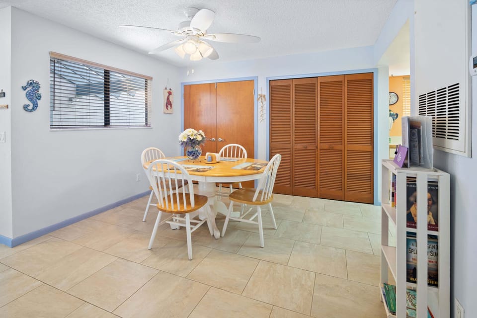 Condo, 1 King Bed, Garden View (Sea Woods Condo 274) | Dining
