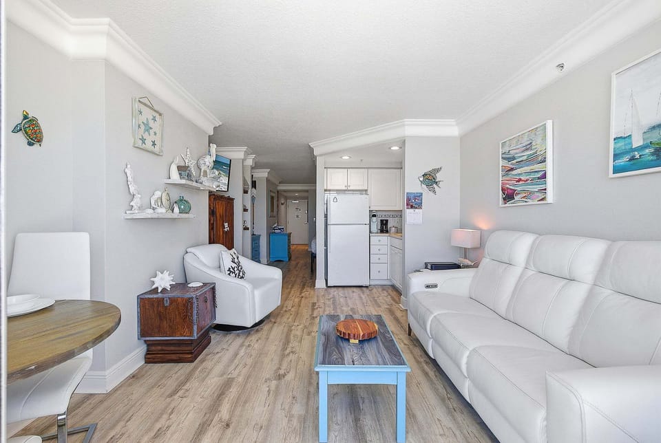 House, 2 Queen Beds, Balcony (Daytona Beach Resort 456) | Living area