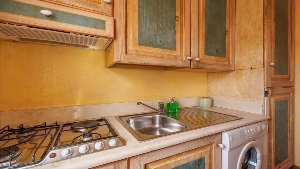 Traditional Apartment, Partial Sea View | Private kitchen | Toaster