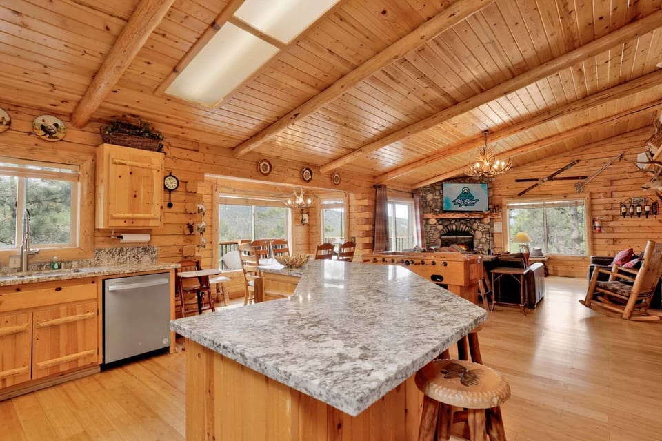 Chalet, Multiple Beds (2610) | Interior