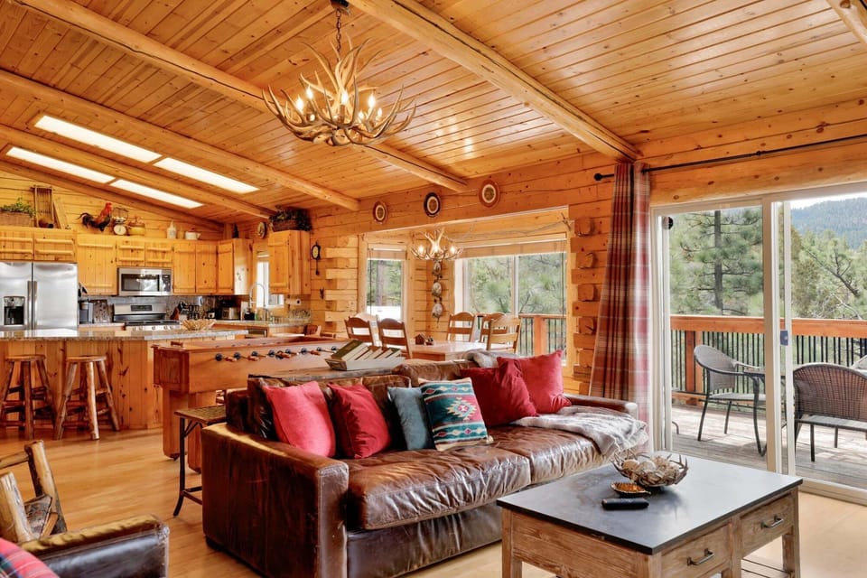 Chalet, Multiple Beds (2610) | Living area