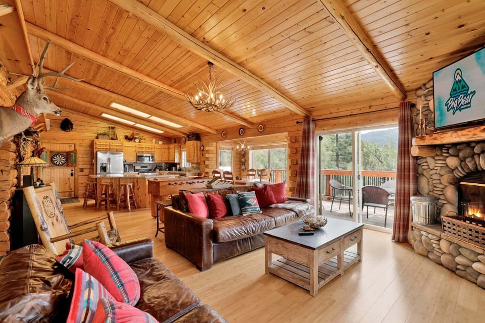 Chalet, Multiple Beds (2610) | Living area