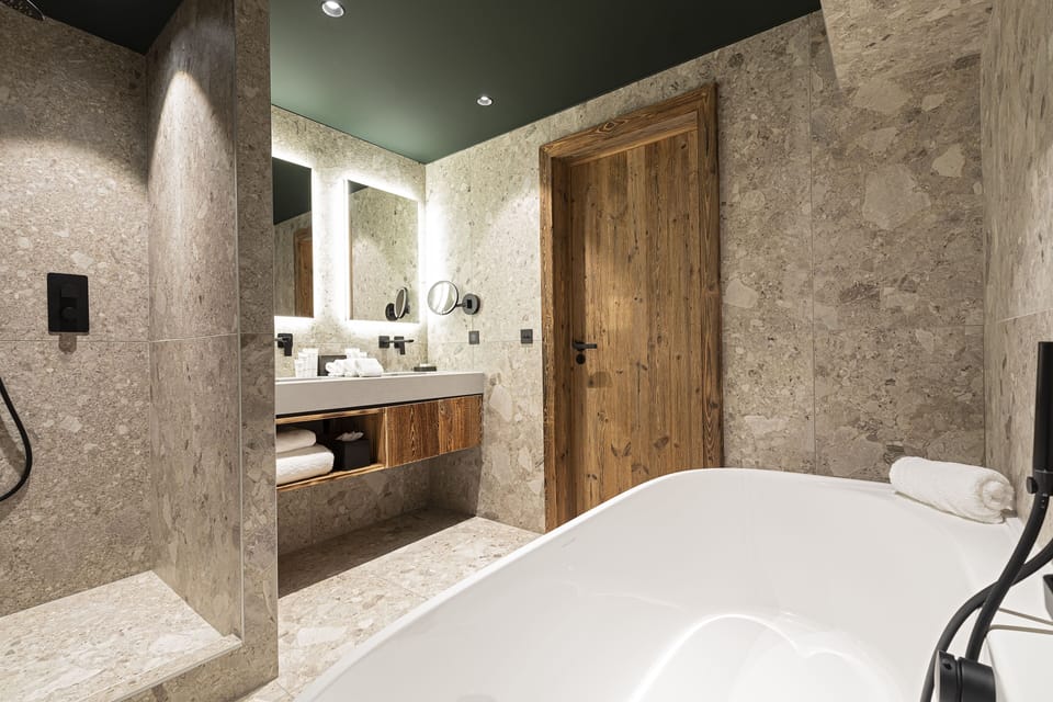 Deluxe Suite (Altitude) | Bathroom | Designer toiletries, hair dryer, bathrobes, slippers