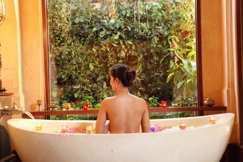 Couples treatment rooms, hot tub, steam room, body treatments