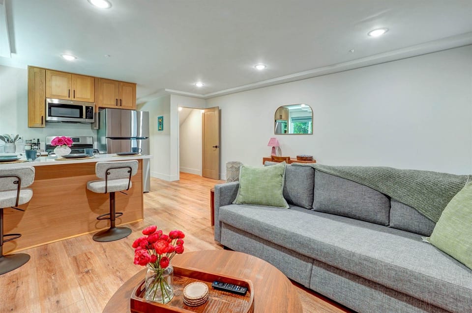Superior Apartment, Lanai | Living area