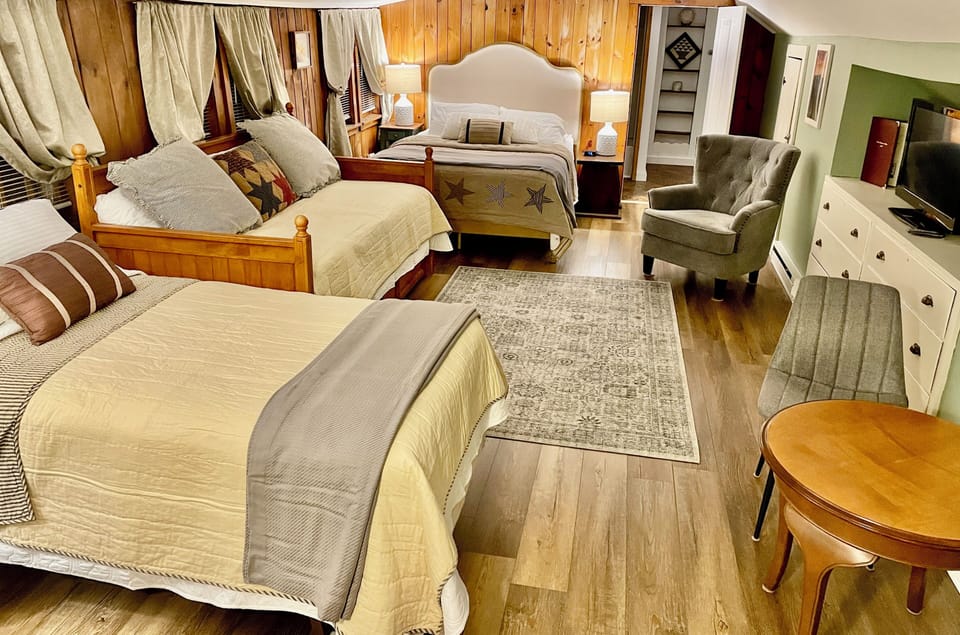 Family Suite, Non Smoking, Private Bathroom | Iron/ironing board, free WiFi