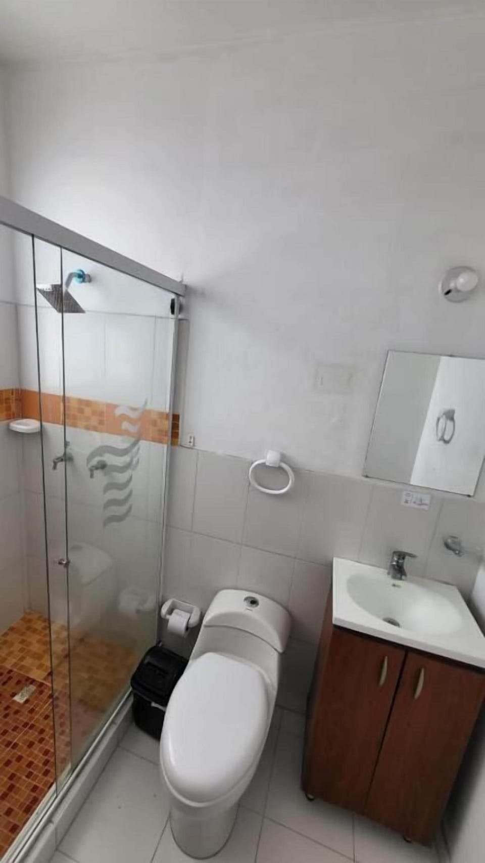Classic Single Room, Patio | Bathroom | Shower, free toiletries, towels, soap