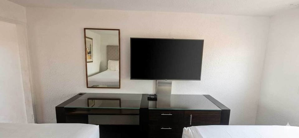 Standard Double Room | Iron/ironing board, free WiFi