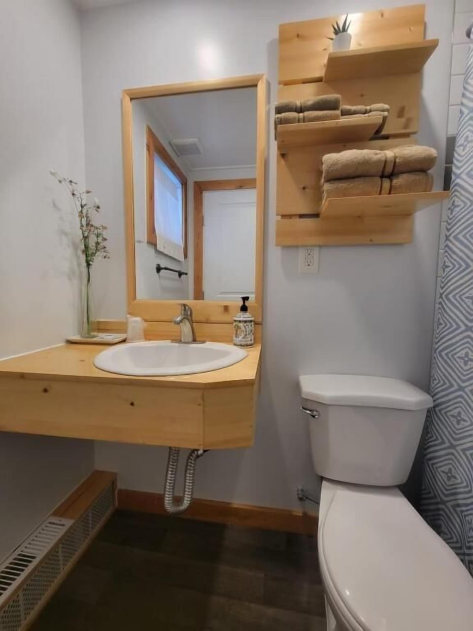 Towels, soap, shampoo, toilet paper