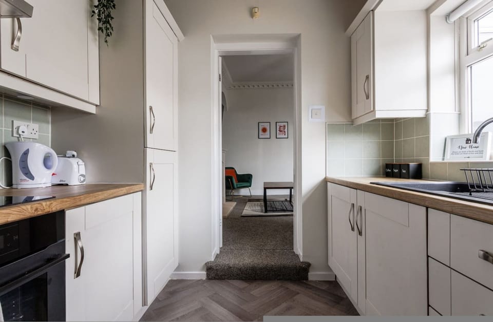 House | 2 bedrooms, desk