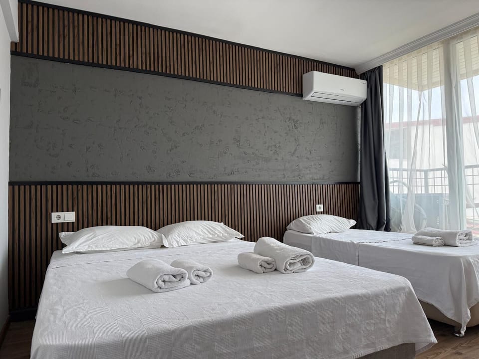 Standard Triple Room | Premium bedding, in-room safe, WiFi (free), bed sheets
