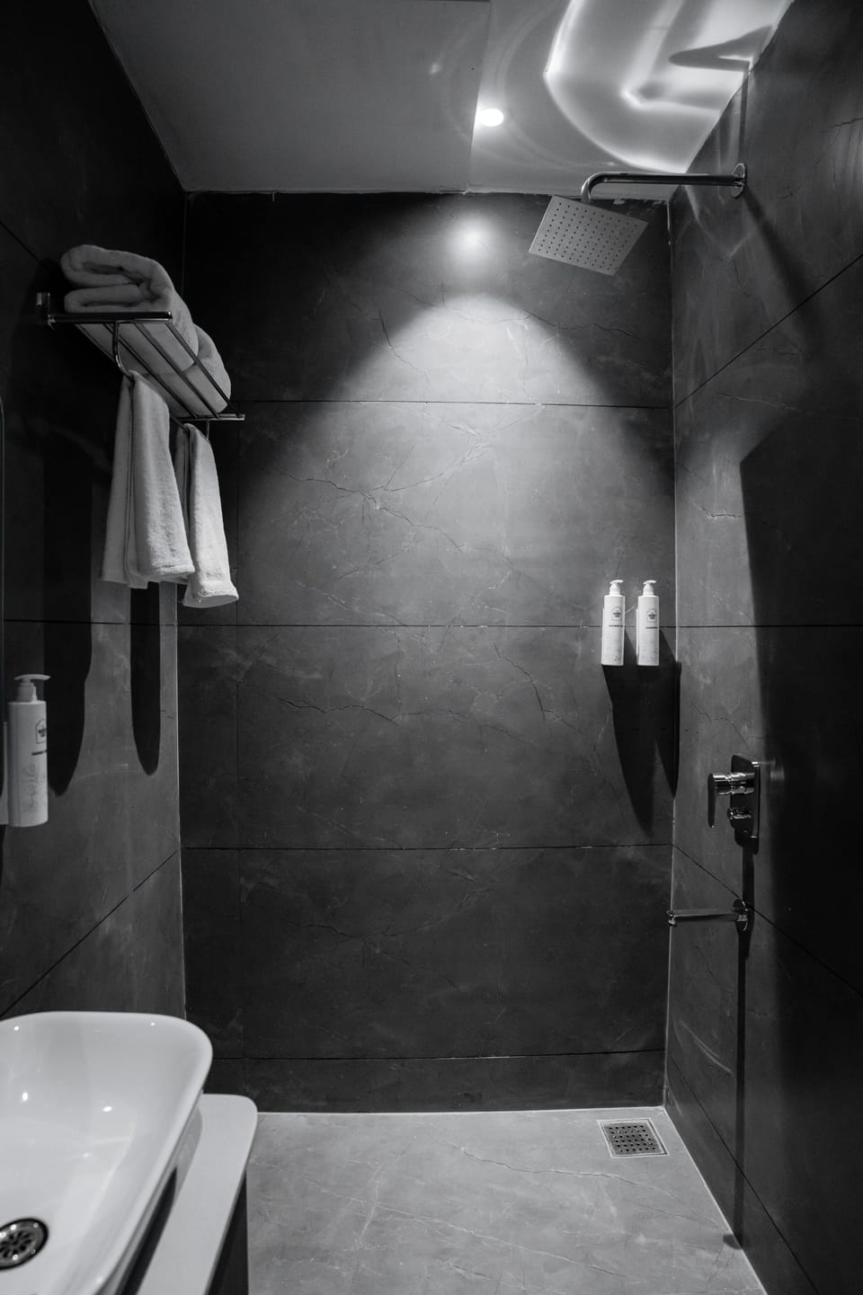 Deluxe Room, City View | Bathroom | Shower, free toiletries, towels, soap
